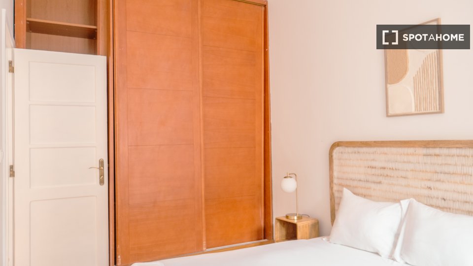 Double room Lisbon, 6 beds — photo 9
