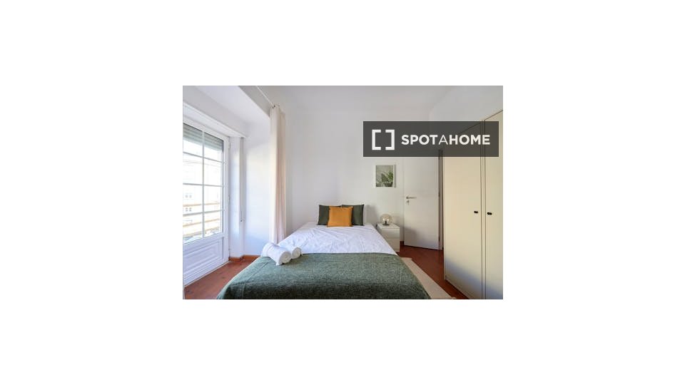 Double room Lisbon, 6 beds — photo 2