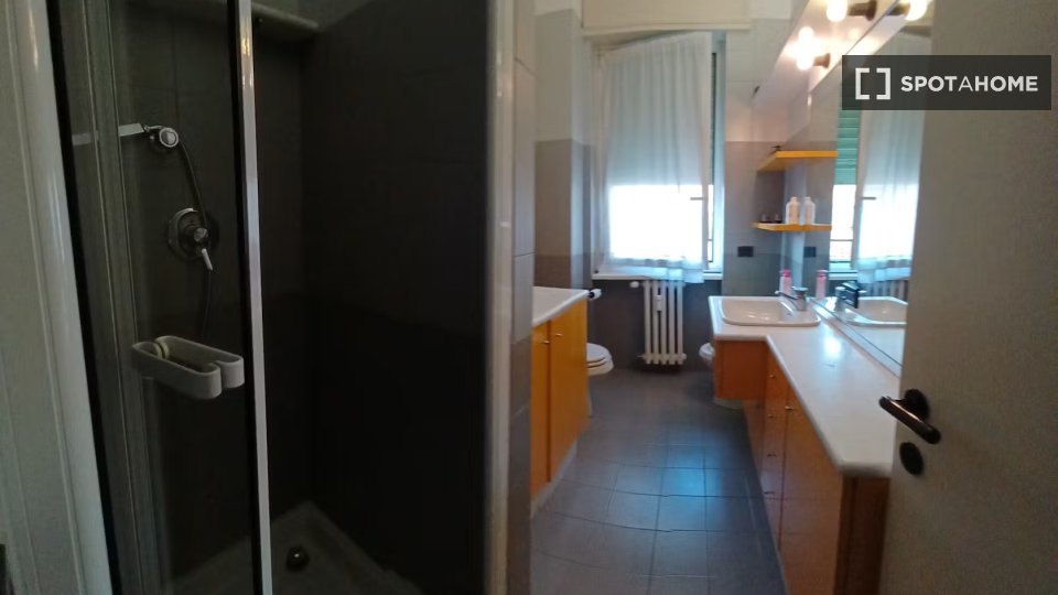 Double room Milan, 2 beds — photo 8