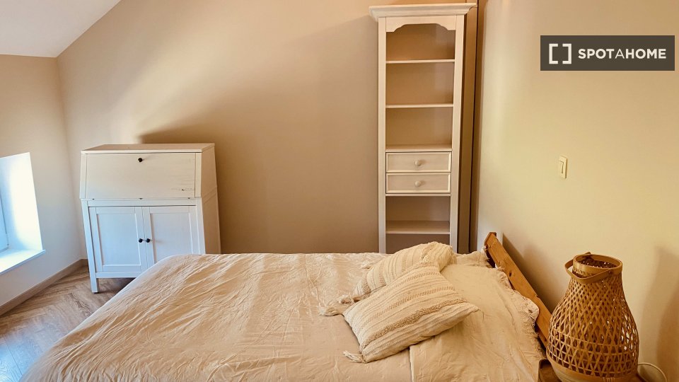 Double room Brussels, 3 beds, 200m² — photo 2