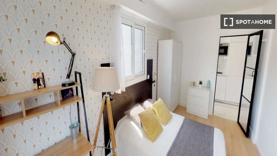 Double room Paris, 5 beds, 110m² — photo 1
