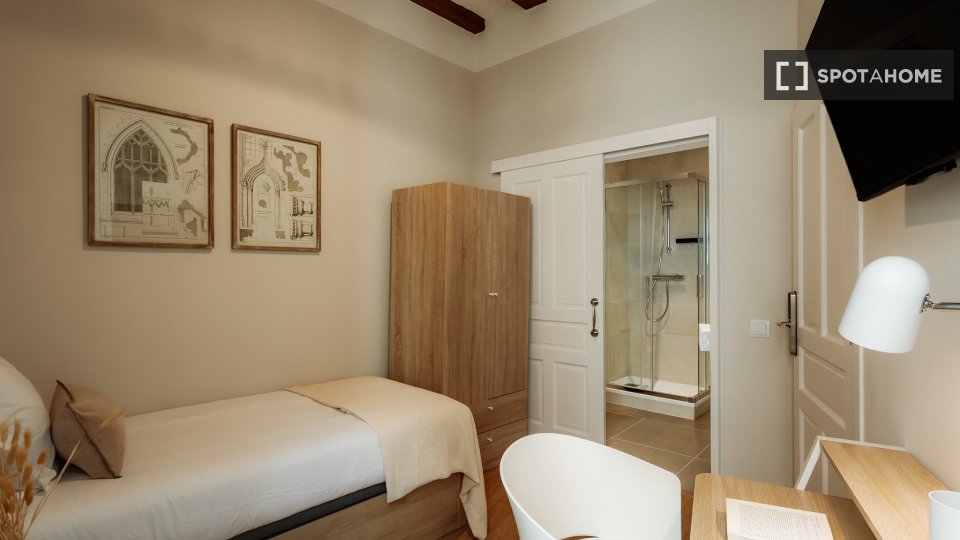 Double room Barcelona, 6 beds, 175m² — photo 15