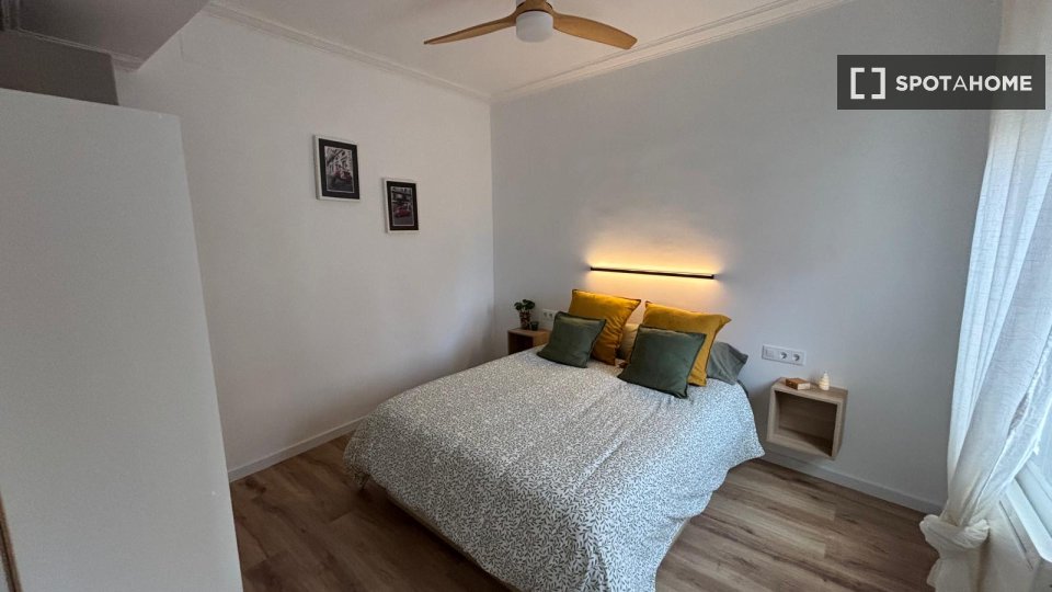 Apartment Barcelona, 4 beds, 86m² — photo 13