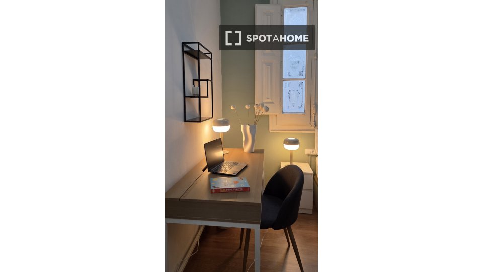 Double room Barcelona, 10 beds, 210m² — photo 2