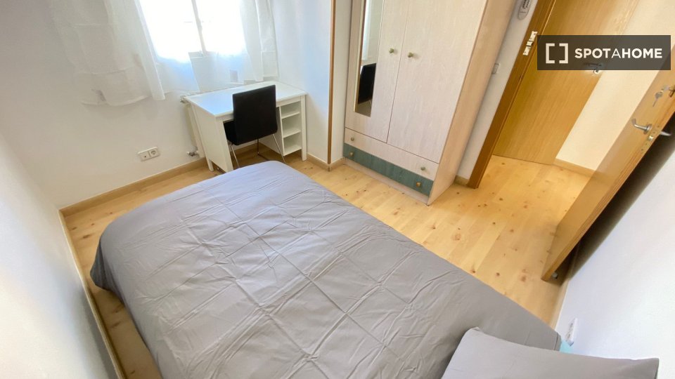 Double room Madrid, 4 beds — photo 16