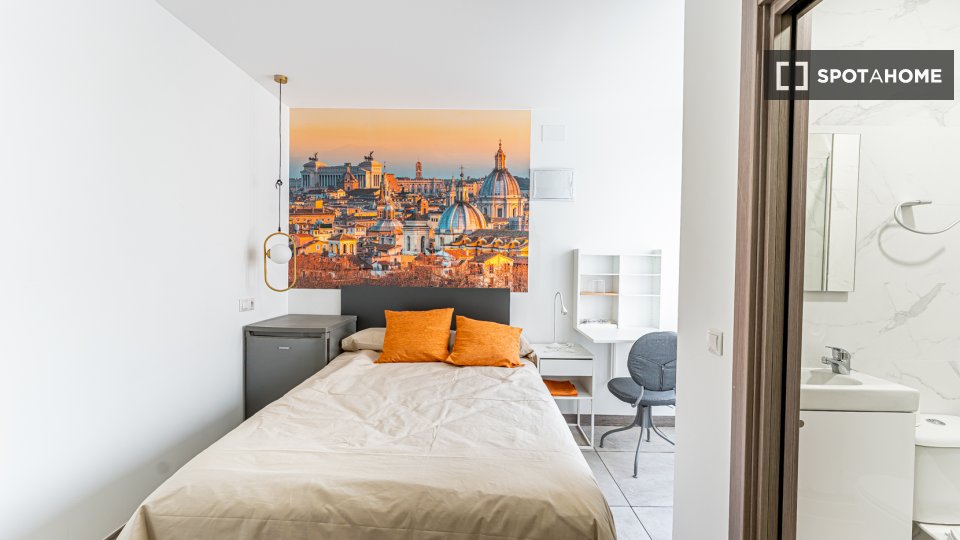 Double room Madrid, 18 beds, 450m² — photo 8