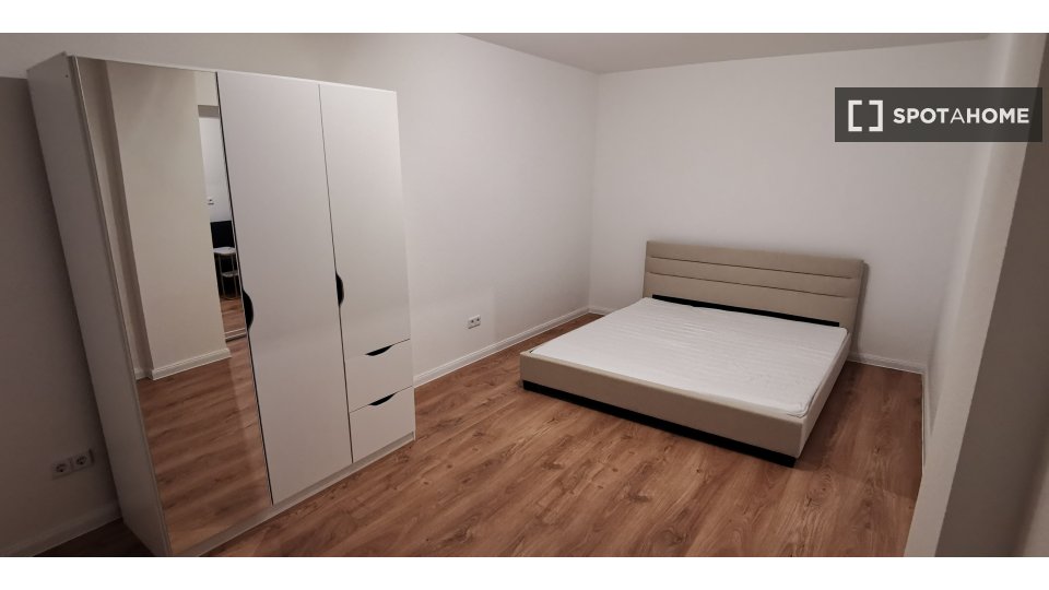 Double room Berlin, 4 beds, 104m² — photo 13