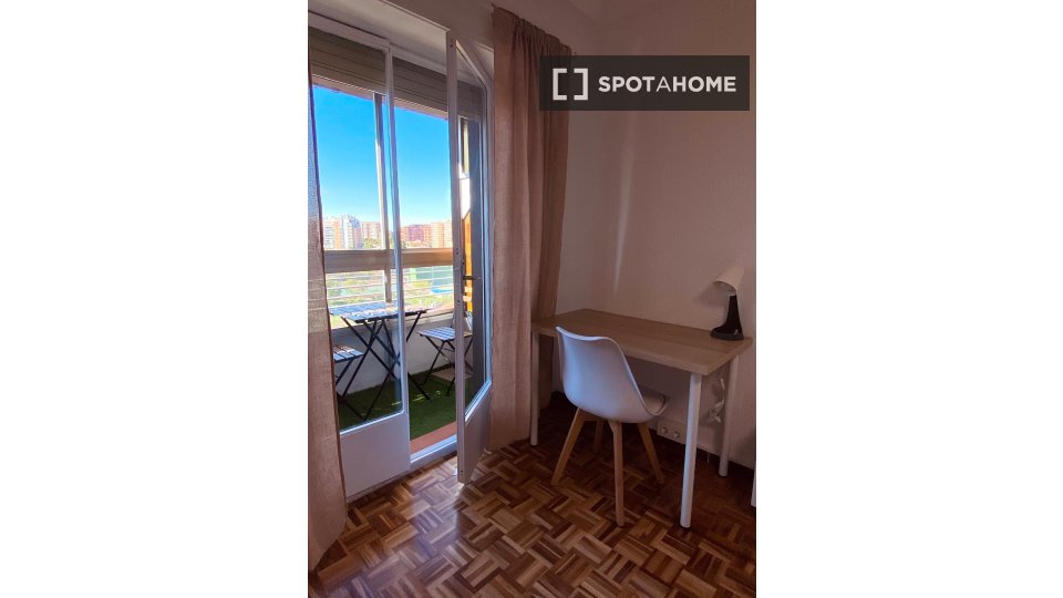 Double room Zaragoza, 4 beds, 92m² — photo 18