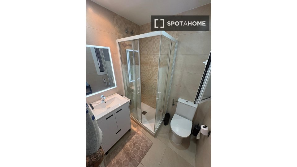 Double room Barcelona, 1 bed, 80m² — photo 6