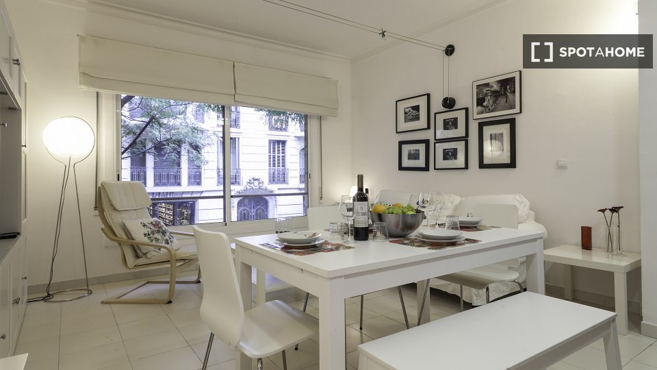 Apartment Barcelona, 2 beds, 63m² — photo 1