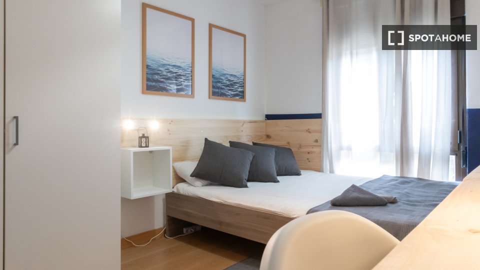 Double room Madrid, 7 beds, 140m² — photo 28