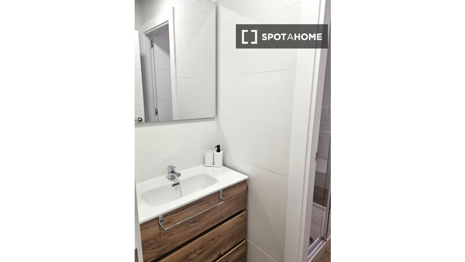Double room Zaragoza, 5 beds, 116m² — photo 5