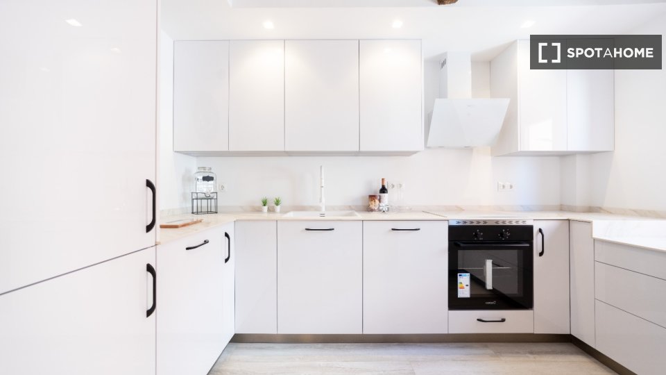 Double room Madrid, 3 beds, 80m² — photo 5