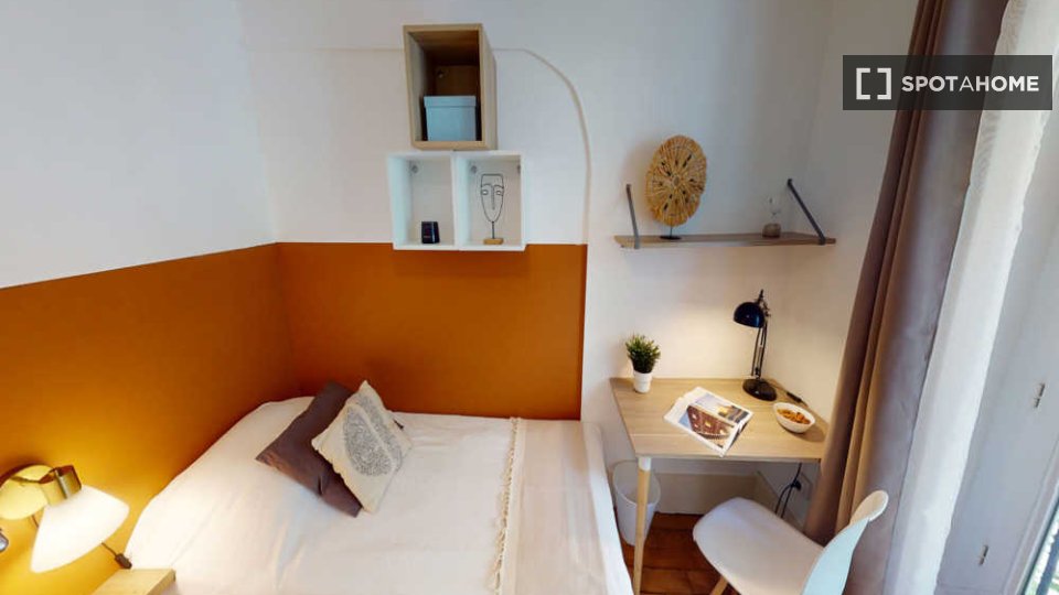 Camera in un appartamento con 4 camere da letto a Ternes-Maillot, Parigi. - a Parigi