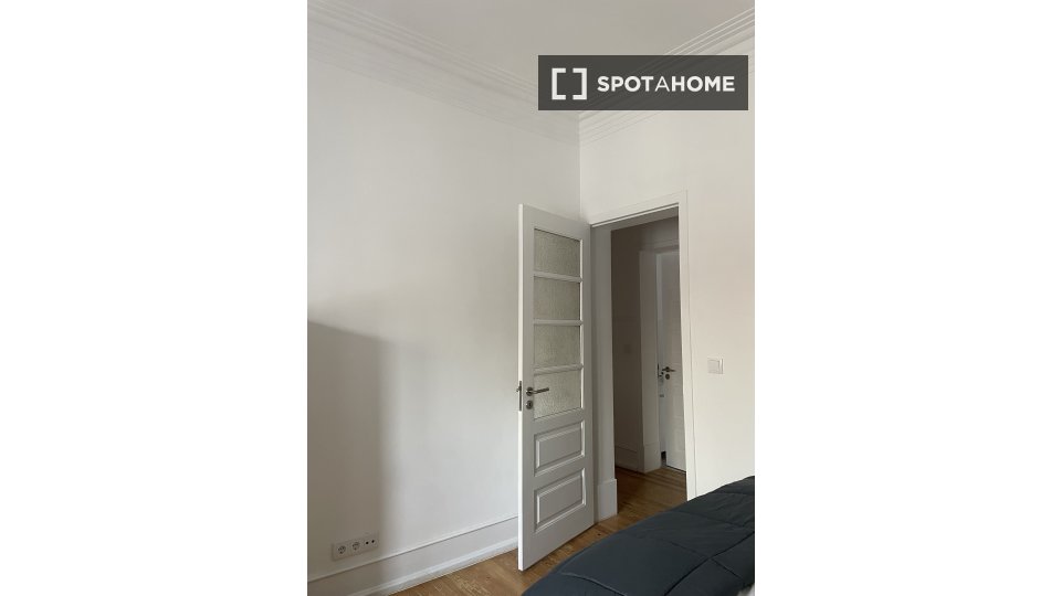 Double room Lisbon, 4 beds, 15m² — photo 10