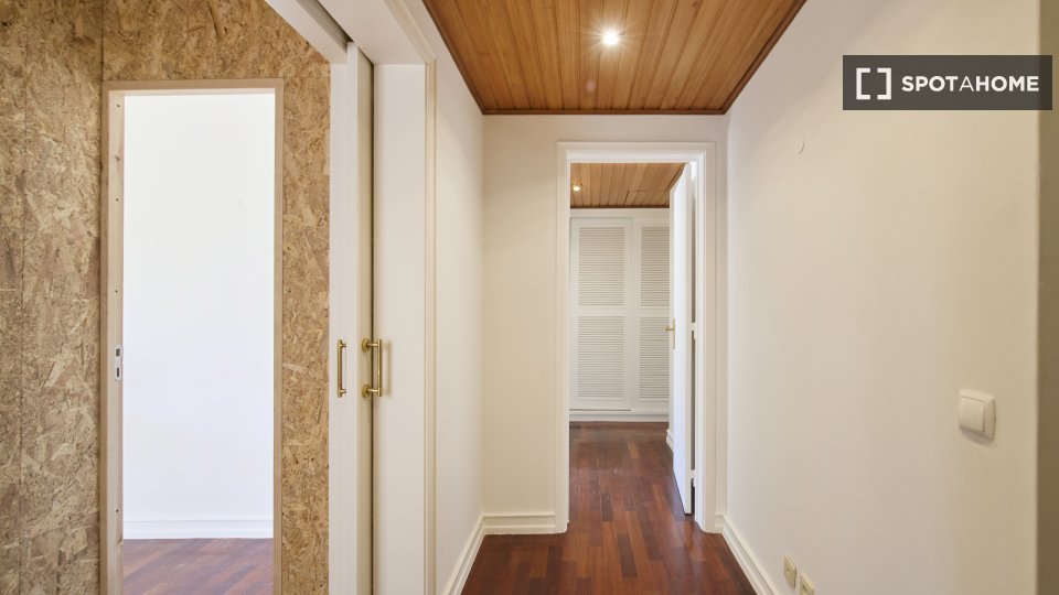 Double room Lisbon, 5 beds — photo 11