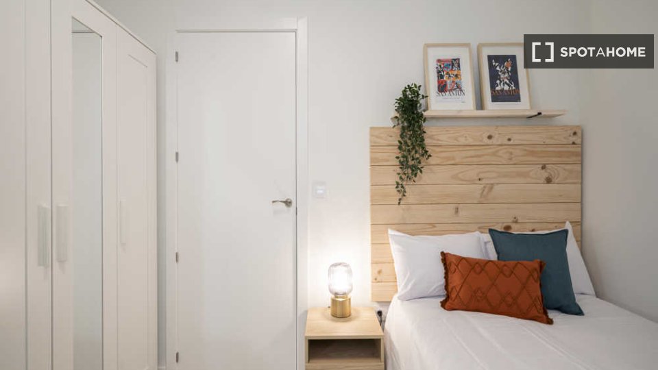 Double room Madrid, 17 beds — photo 68