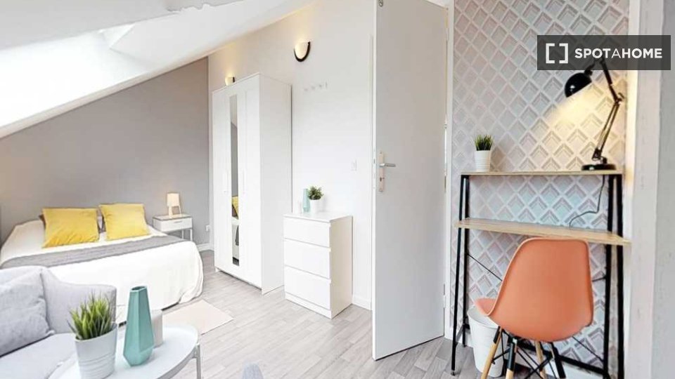 Double room Lille, 3 beds, 90m² — photo 10