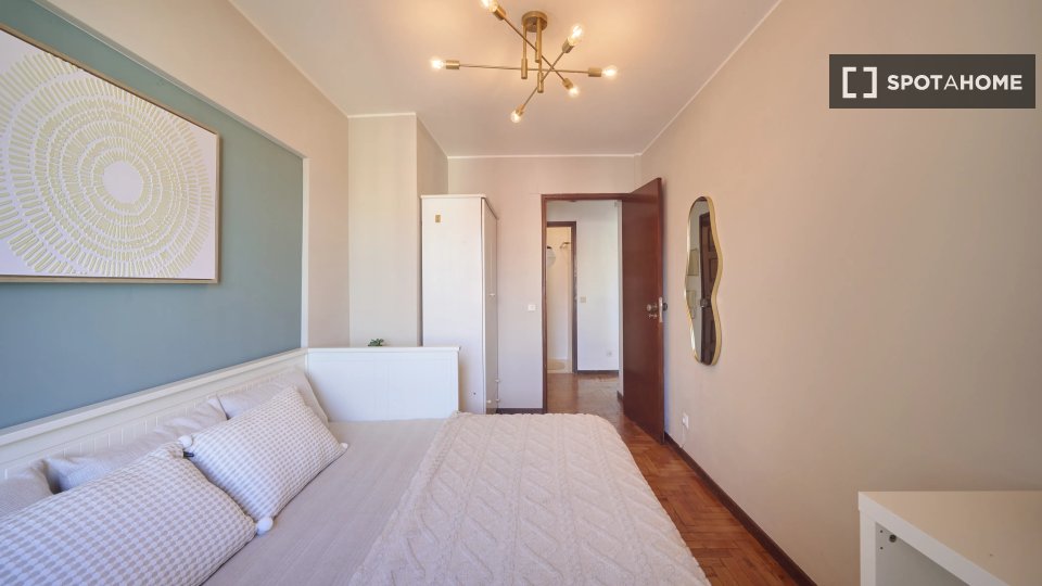 Double room Lisbon, 5 beds — photo 15