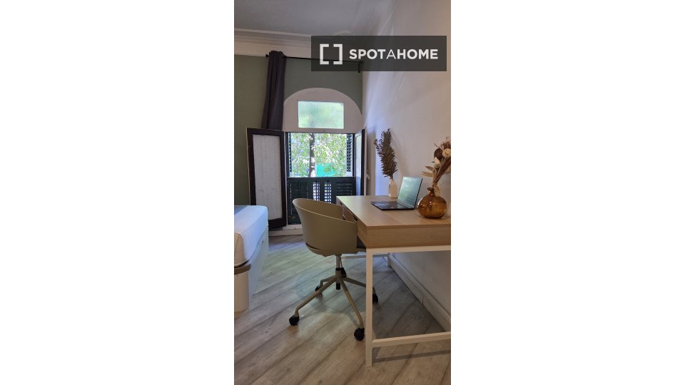 Double room Barcelona, 6 beds, 180m² — photo 1