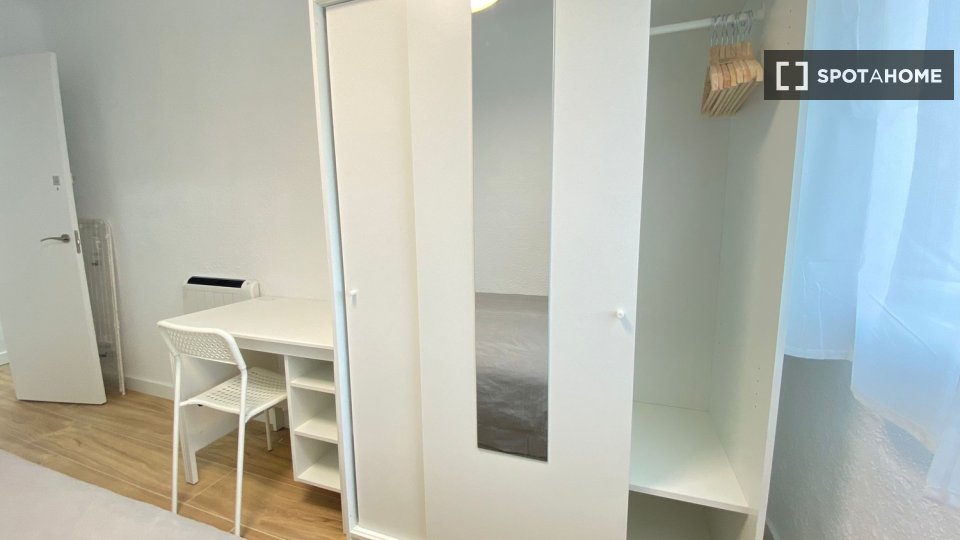 Double room Madrid, 5 beds — photo 8