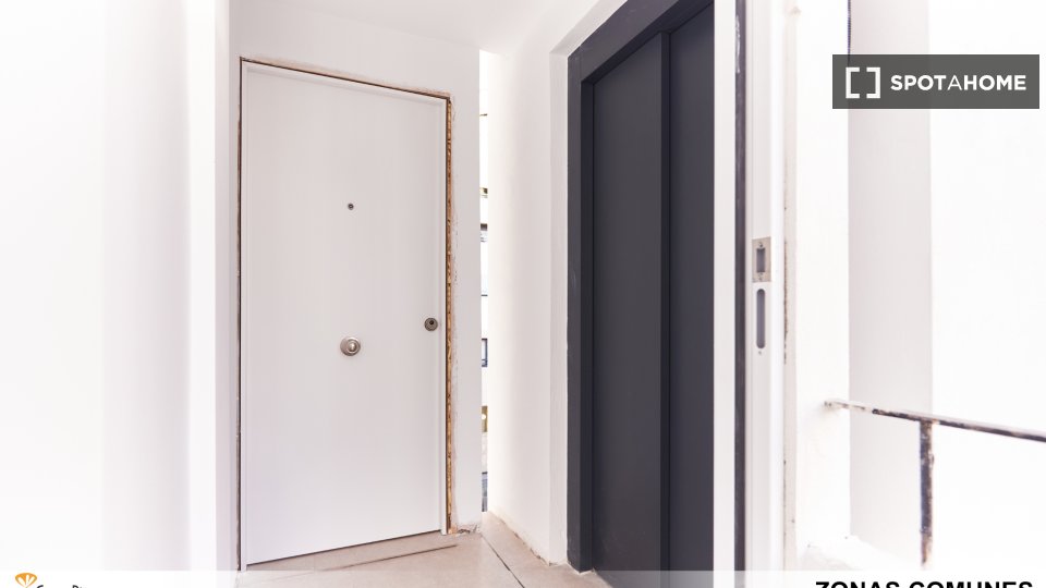 Double room Seville, 3 beds — photo 15