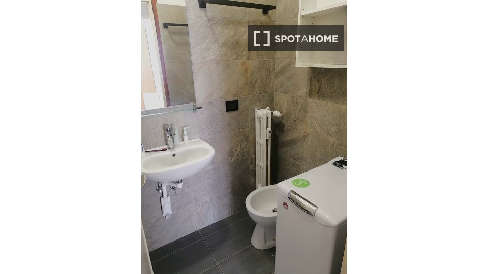 Double room Milan, 1 bed — photo 4