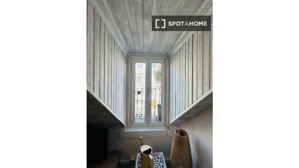 Apartment Lisbon, 2 beds, 70m² — photo 18