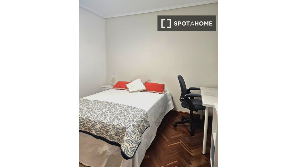 Double room Zaragoza, 4 beds, 114m² — photo 10