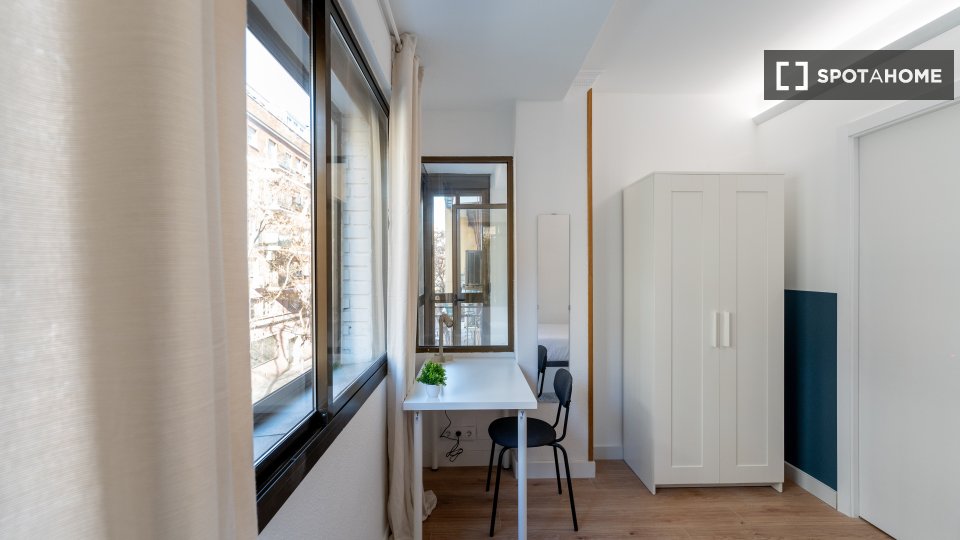 Double room Madrid, 5 beds — photo 10