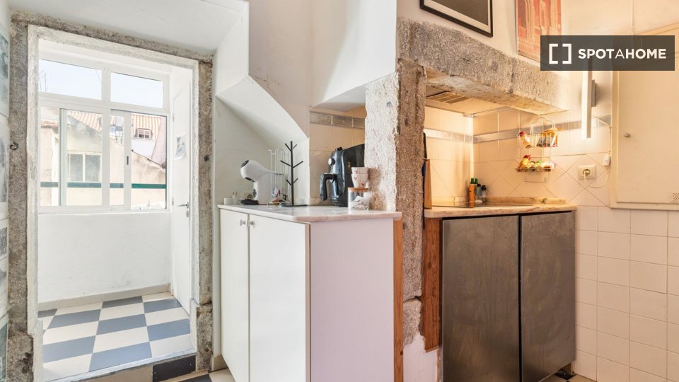 Apartment Lisbon, 3 beds, 77m² — photo 9