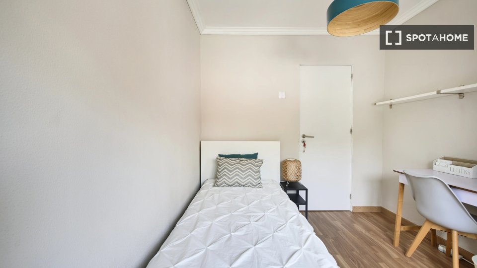 Double room Lisbon, 4 beds — photo 18