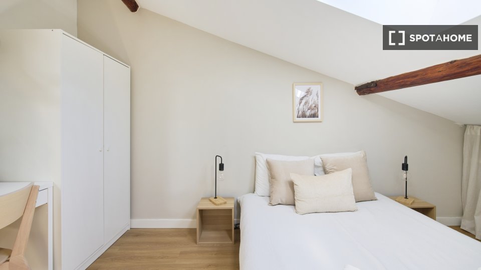 Double room Lisbon, 9 beds — photo 16