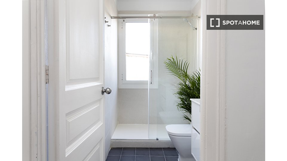 Double room Barcelona, 4 beds, 75m² — photo 3