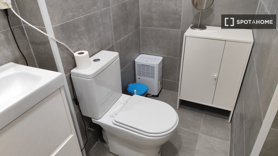 Double room Porto, 1 bed, 85m² — photo 2