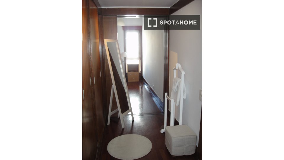 Double room Lisbon, 1 bed, 20m² — photo 4