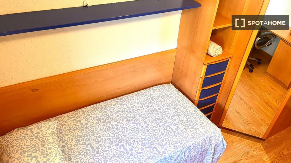 Double room Madrid, 4 beds — photo 12