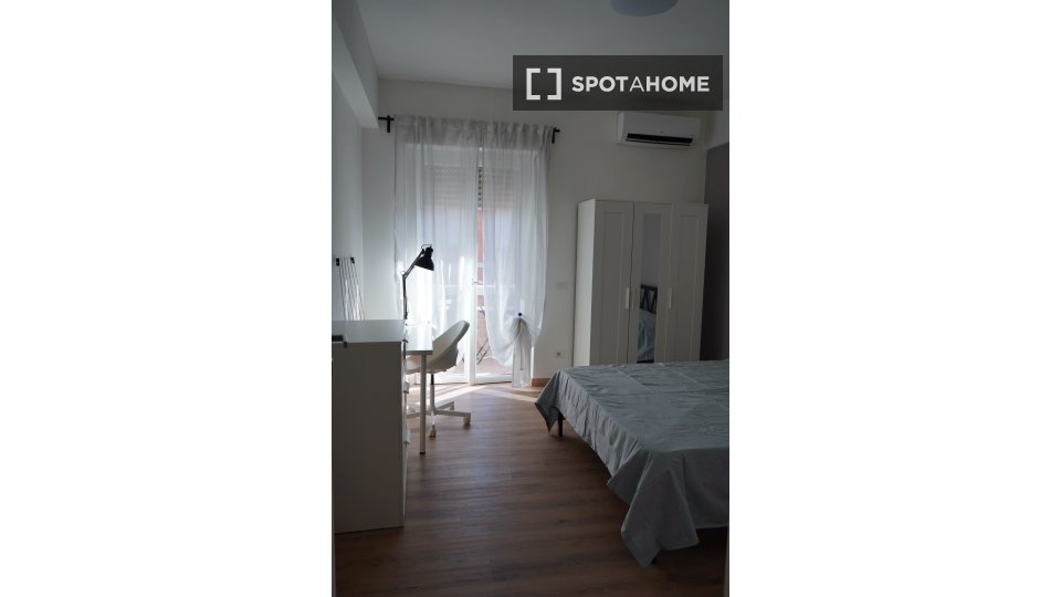 Double room Rome, 3 beds, 100m² — photo 16