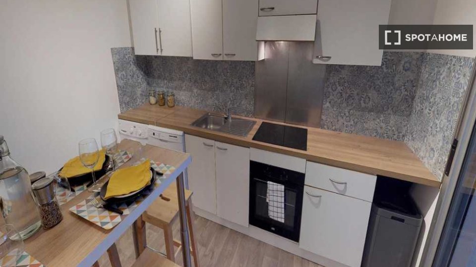 Double room Lyon, 6 beds, 90m² — photo 3