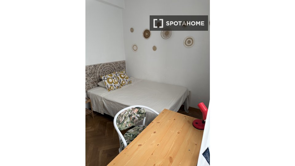 Double room Madrid, 2 beds, 75m² — photo 19
