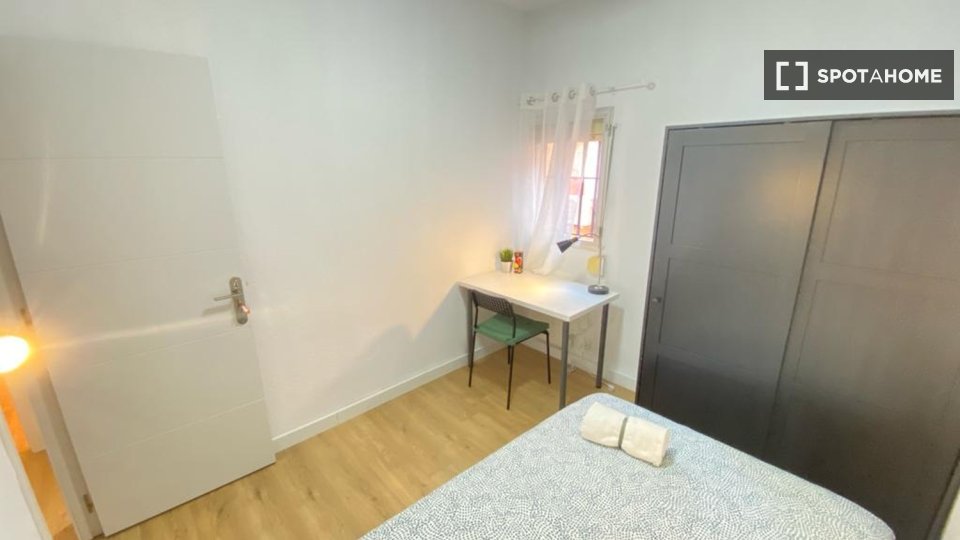 Double room Madrid, 4 beds — photo 12