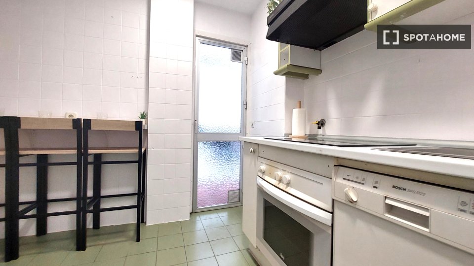 Double room Madrid, 4 beds, 100m² — photo 4
