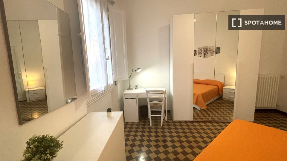 Double room Florence, 4 beds, 90m² — photo 2