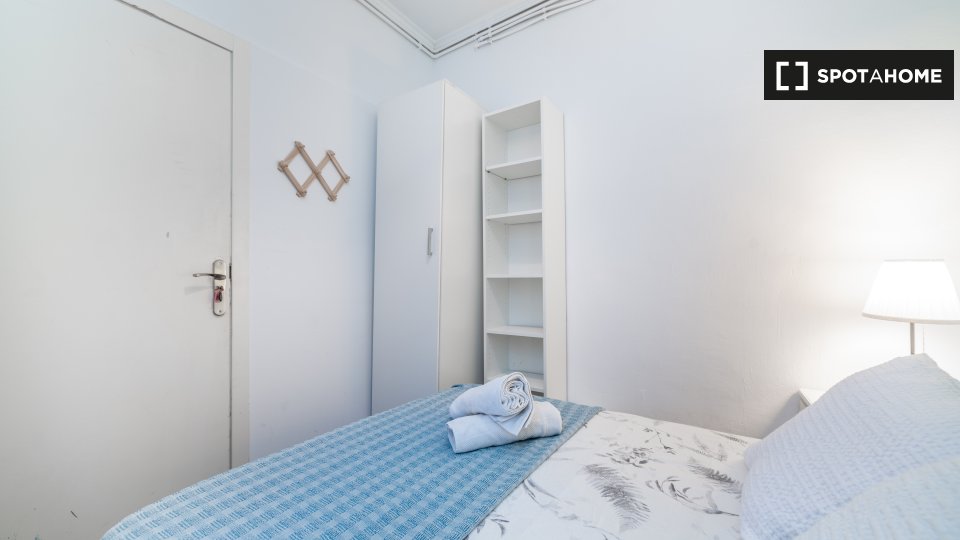 Double room Barcelona, 13 beds, 280m² — photo 5