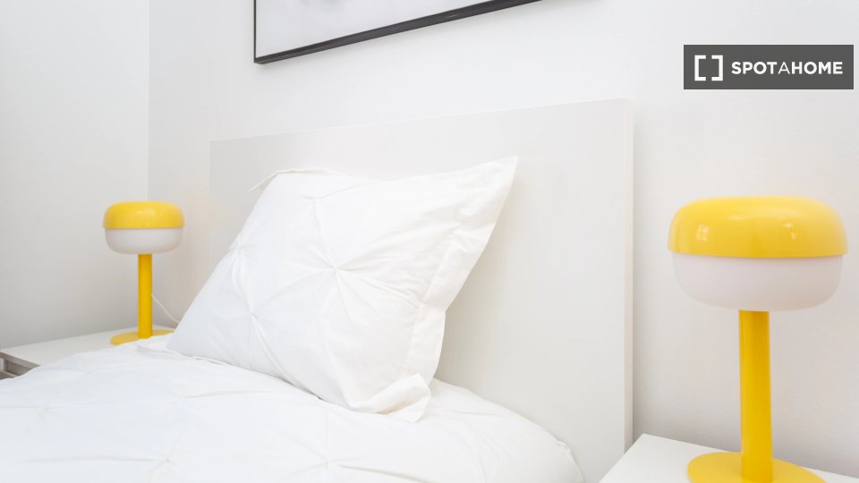 Double room Lisbon, 4 beds — photo 14