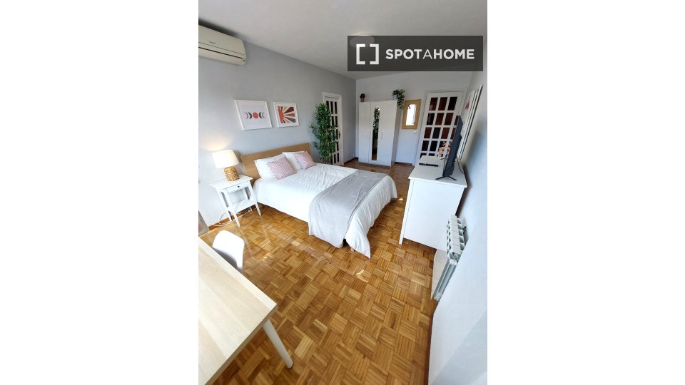 Double room Madrid, 4 beds, 100m² — photo 2