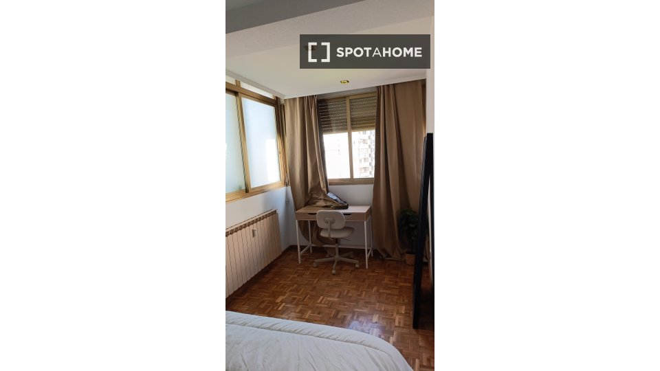 Double room Madrid, 5 beds — photo 4