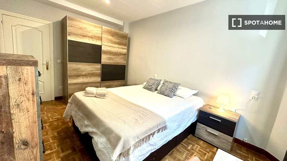 Double room Madrid, 3 beds — photo 15
