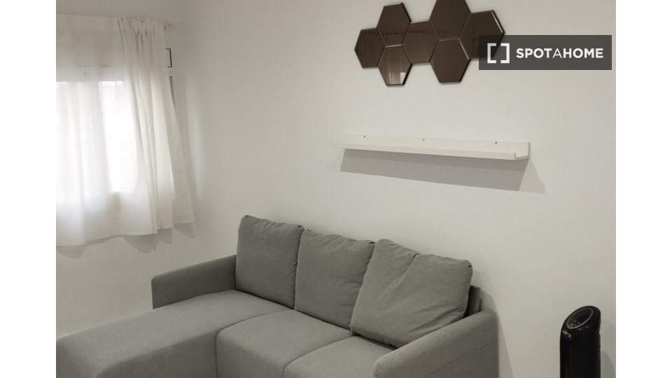 Habitación en alquiler en Navas, Barcelona.