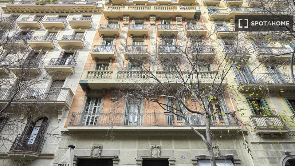 Apartment Barcelona, 3 beds, 71m² — photo 4
